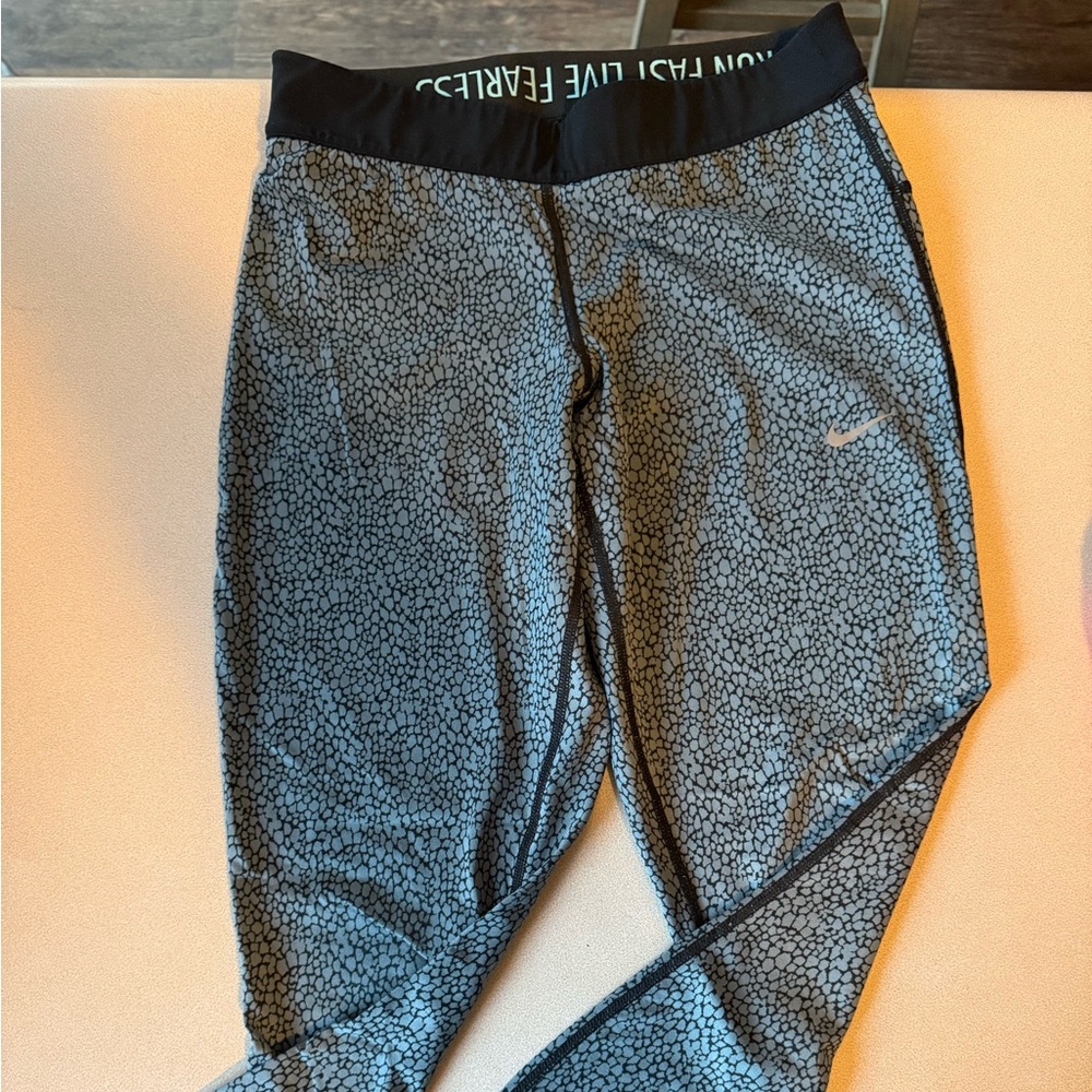 Nike DriFit Women’s Capri Leggings, Size Small.